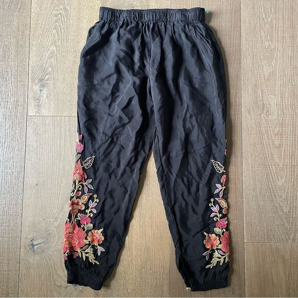 Johnny Was Black Floral Embroidered Pull-On Crop Jogger Women's Hipster Pants - Picture 2 of 8